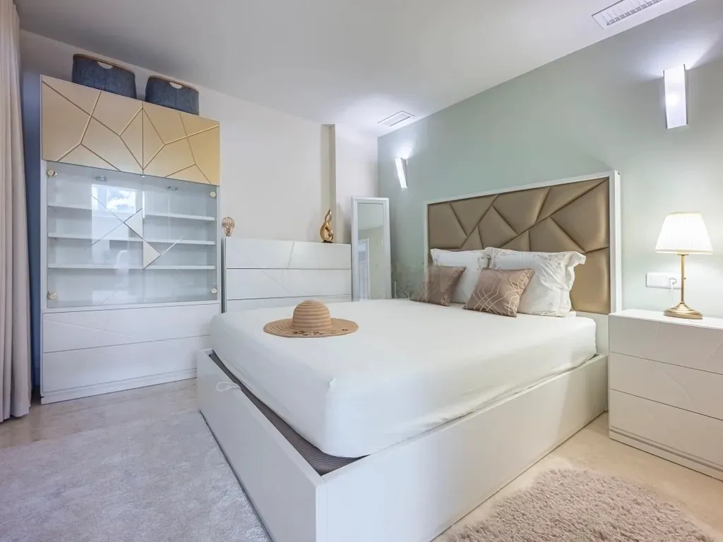 Apartamento con jardín de 2 dormitorios en alquiler en Santa María Village, Elviria