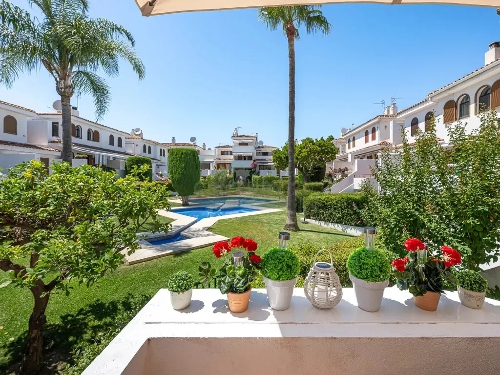 Encantadora casa adosada en Estepona a 100m de la playa