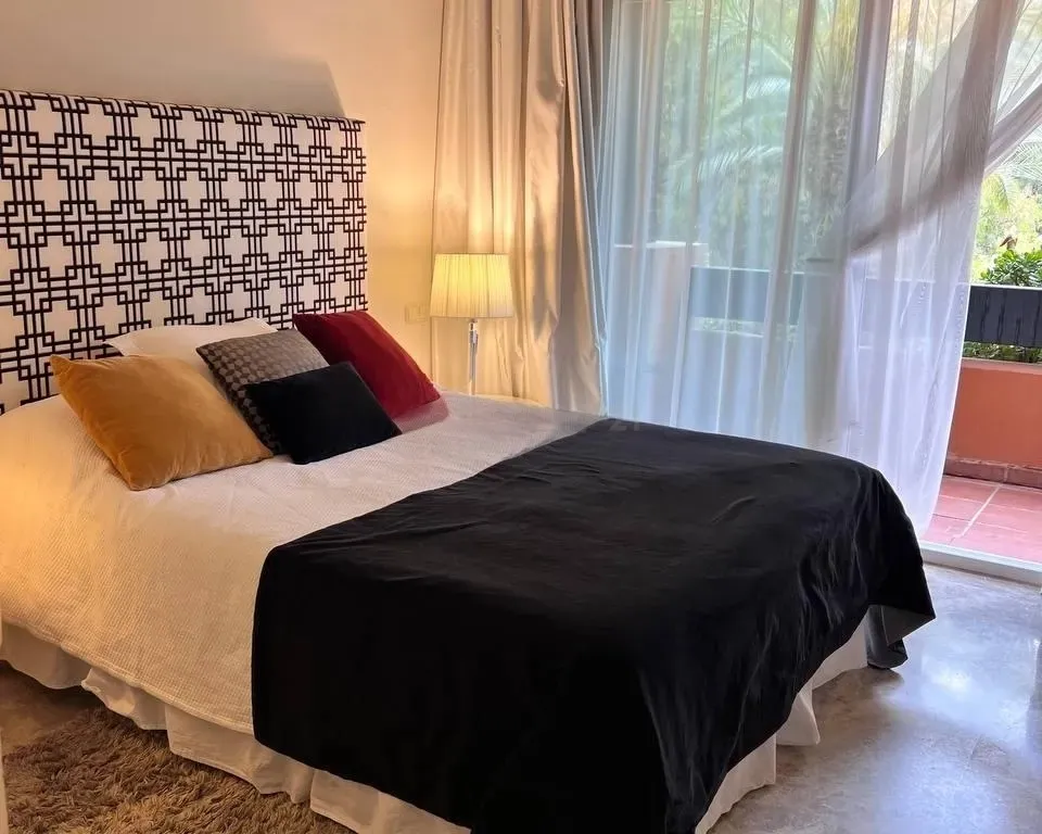 Apartamento Elegante en Alminar de Marbella, Nueva Andalucía