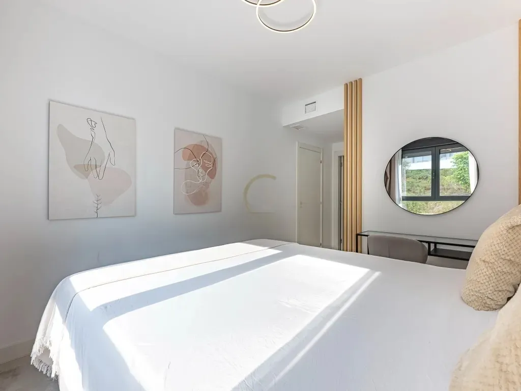 Apartamento moderno de 2 dormitorios en Las Mesas, Estepona