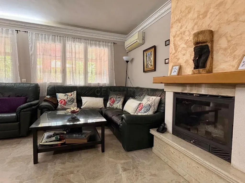 CHALET ADOSADO PREMIUM EN LOS ROSALES (CHURRIANA) – ¡LISTO PARA ENTRAR A VIVIR!