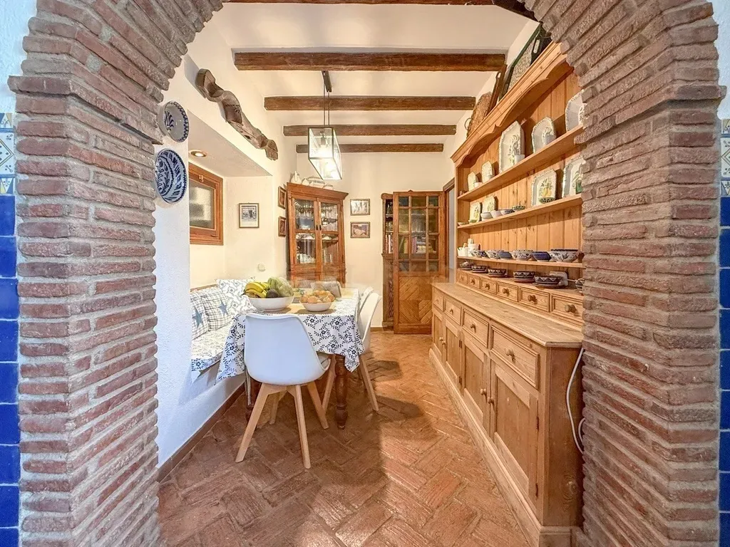 Encantadora Finca Andaluza con Elegancia Atemporal y Carácter Auténtico