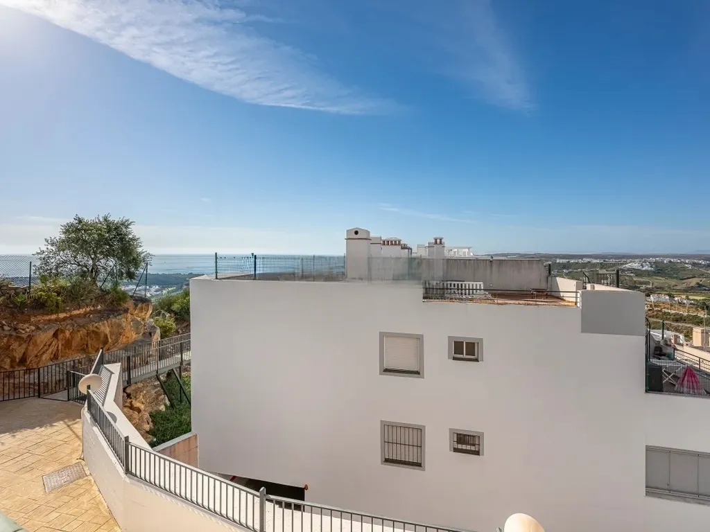 Bajo de 3 dorm. con 60 m² de exterior y garaje – Hacienda de Casares