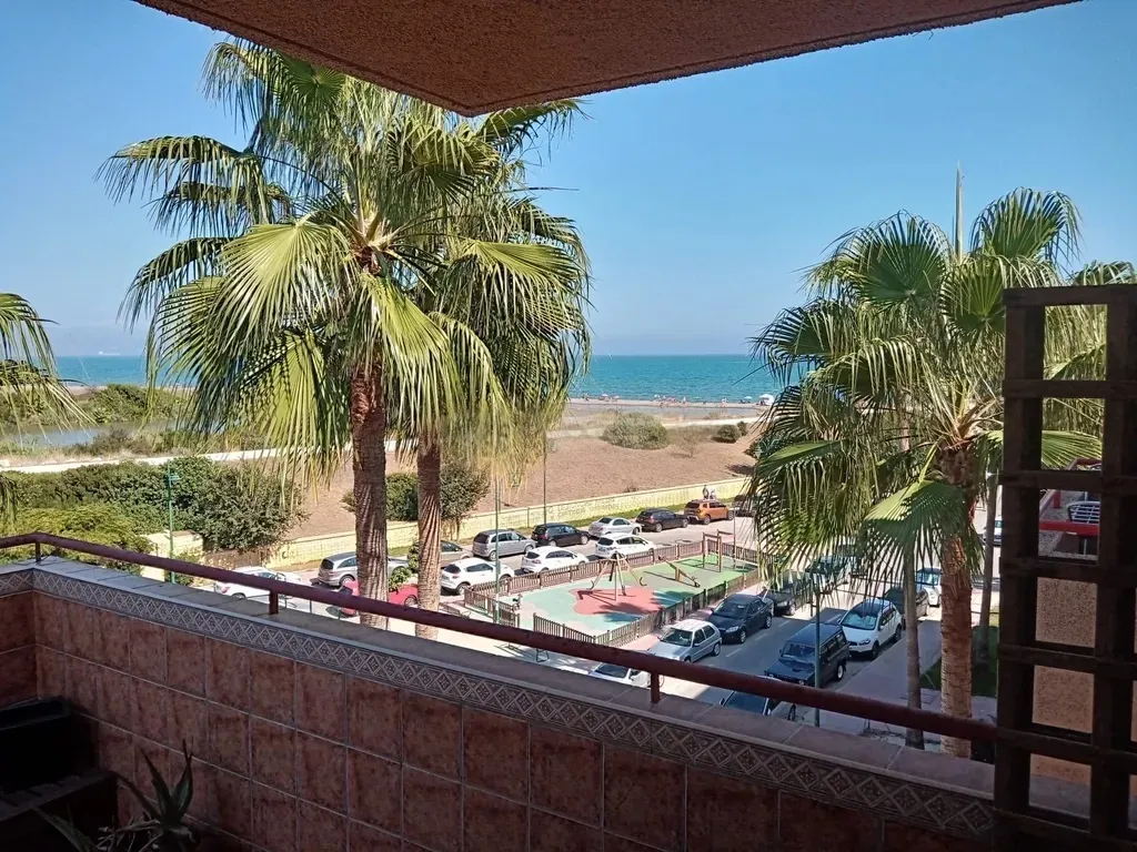 Espectacular apartamento en primera línea de playa en Guadalmar