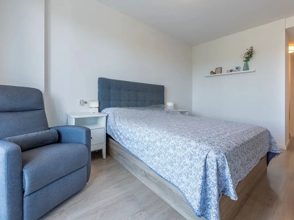Amplio apartamento en La Campana, Nueva Andalucía con vistas al mar!