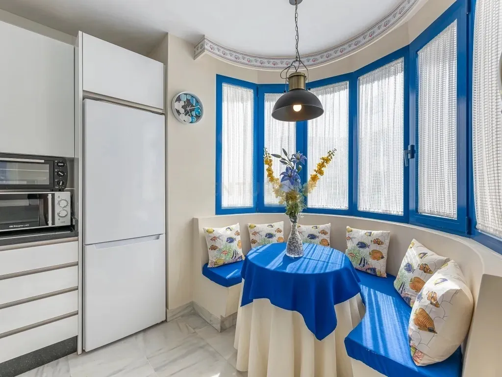 ✨ Exclusivo dúplex renovado con garaje y trastero en Marbella House, a pasos de la playa