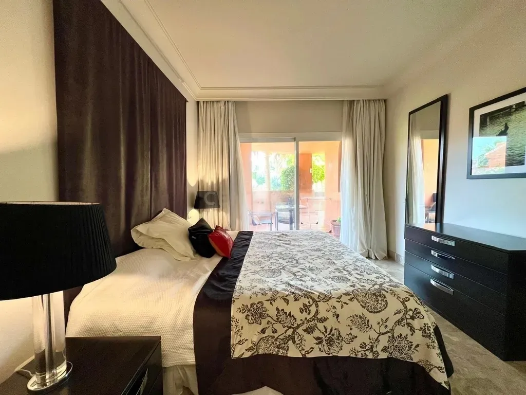 Apartamento Elegante en Alminar de Marbella, Nueva Andalucía