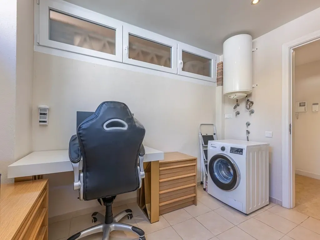 Apartamento con jardín de 2 dormitorios en alquiler en Santa María Village, Elviria