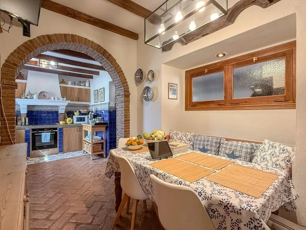Encantadora Finca Andaluza con Elegancia Atemporal y Carácter Auténtico