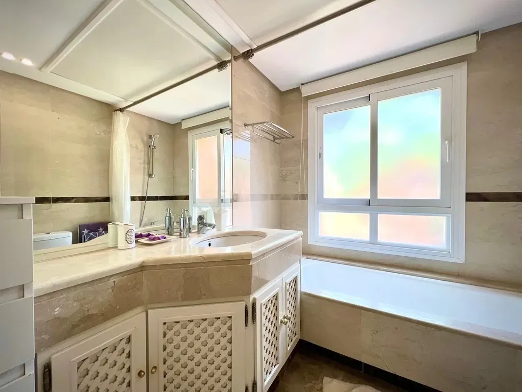 Apartamento Elegante en Alminar de Marbella, Nueva Andalucía