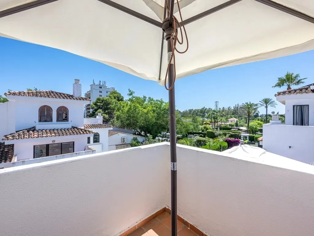 Encantadora casa adosada en Estepona a 100m de la playa
