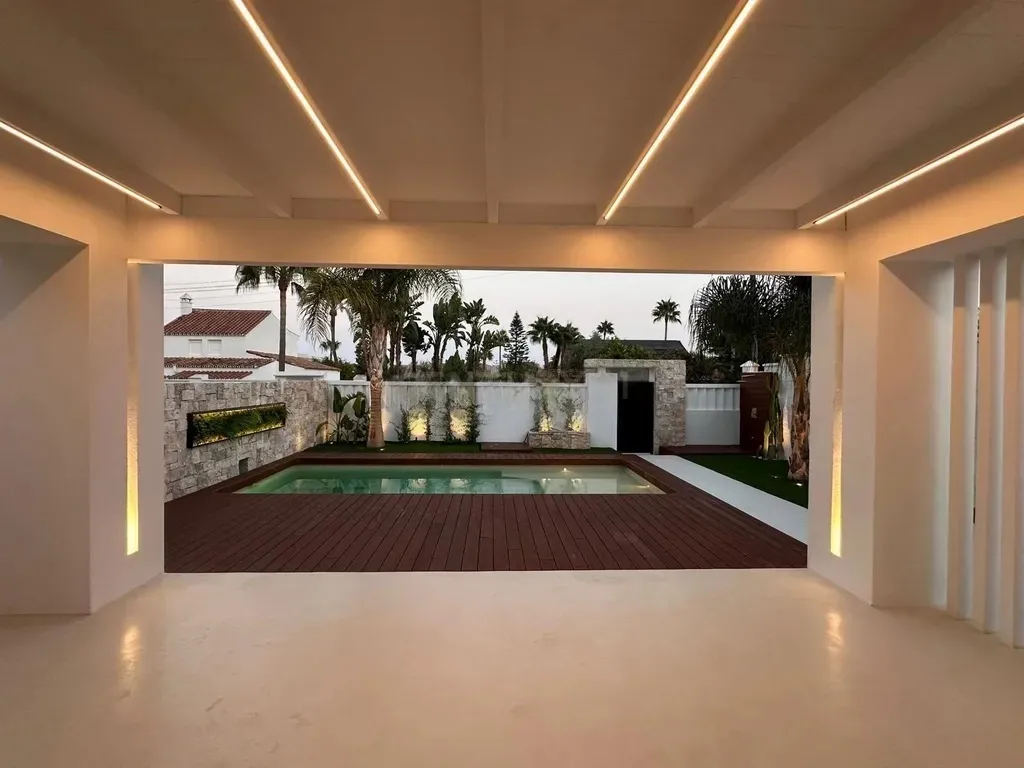 Villa Acqua: 4 bedroom villa on the New Golden Mile, Estepona