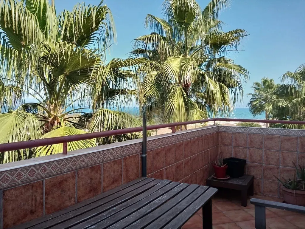 Espectacular apartamento en primera línea de playa en Guadalmar