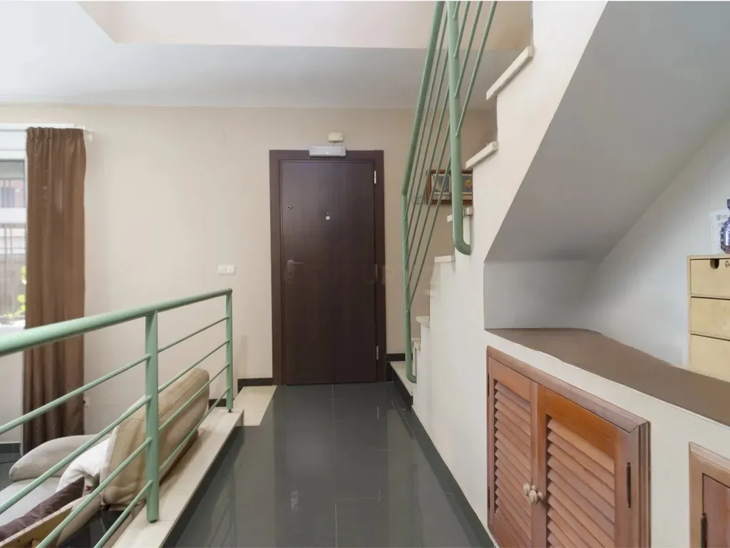 Casa de 4 dormitorios con altillo de 56 m², terraza privada y excelente conexión en Campanillas