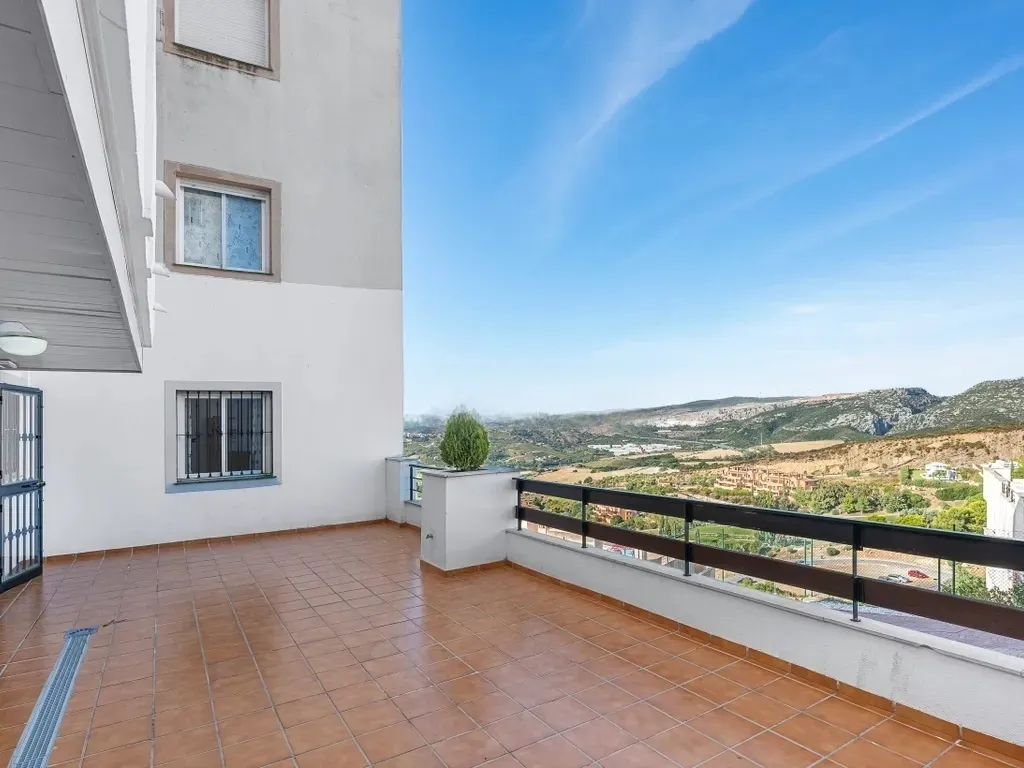 Bajo de 3 dorm. con 60 m² de exterior y garaje – Hacienda de Casares