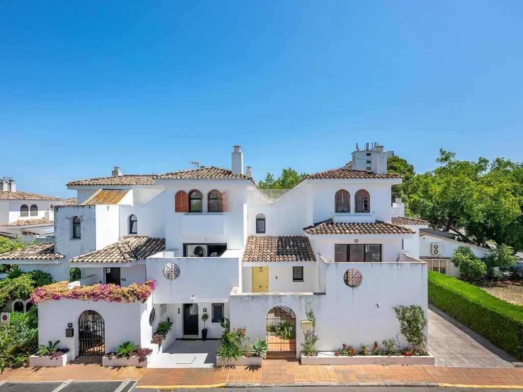 Encantadora casa adosada en Estepona a 100m de la playa