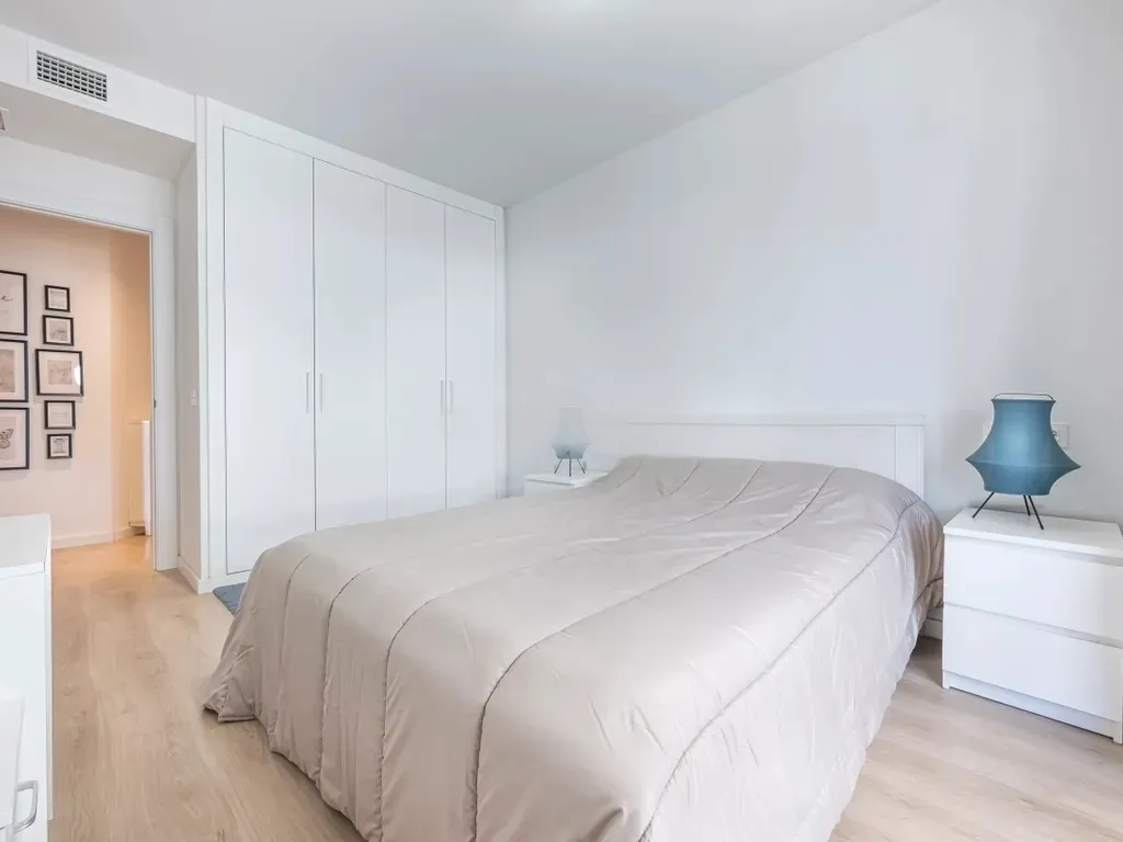 Amplio apartamento en La Campana, Nueva Andalucía con vistas al mar!