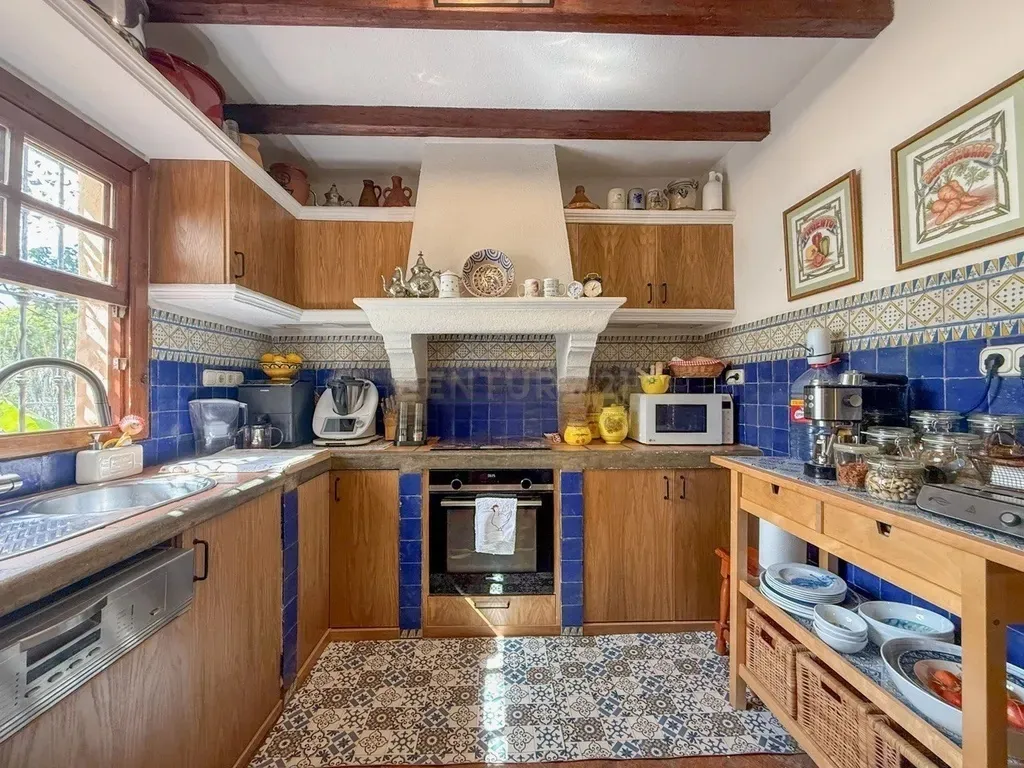 Encantadora Finca Andaluza con Elegancia Atemporal y Carácter Auténtico