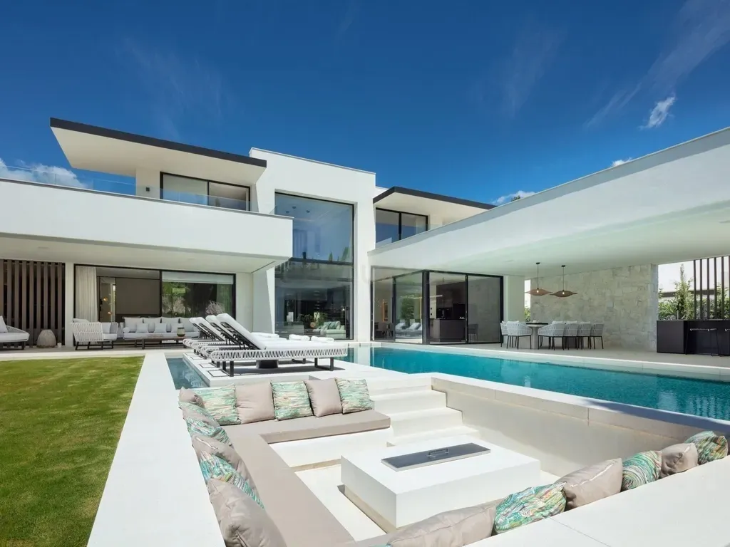 Villa Sirius – Refugio moderno de lujo en Las Brisas, Nueva Andalucía