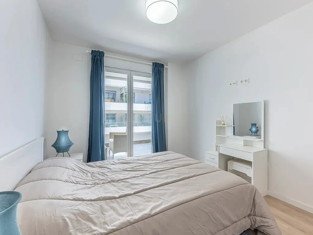 Amplio apartamento en La Campana, Nueva Andalucía con vistas al mar!