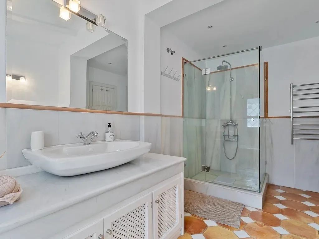 Impresionante Villa Independiente de 5 Dormitorios en San Pedro de Alcántara, Marbella