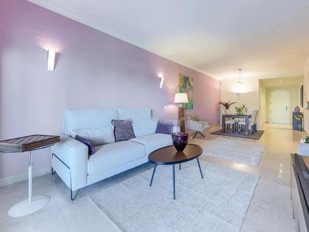Apartamento con jardín de 2 dormitorios en alquiler en Santa María Village, Elviria