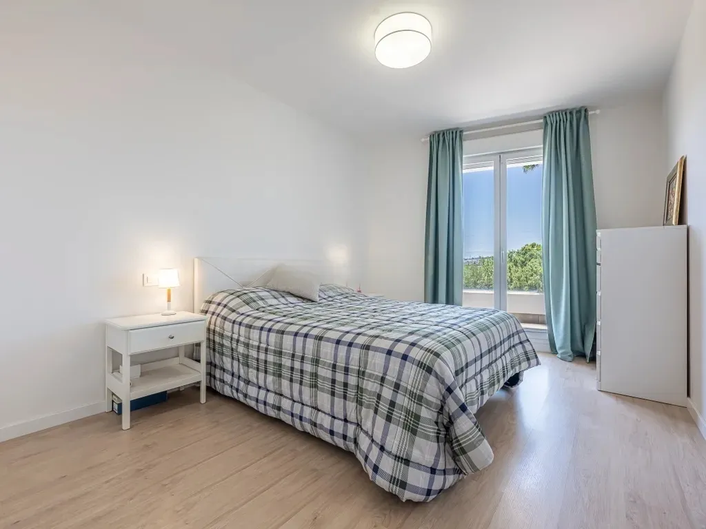 Amplio apartamento en La Campana, Nueva Andalucía con vistas al mar!