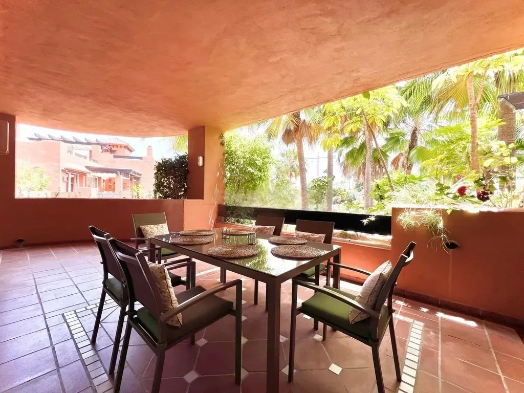 Apartamento Elegante en Alminar de Marbella, Nueva Andalucía