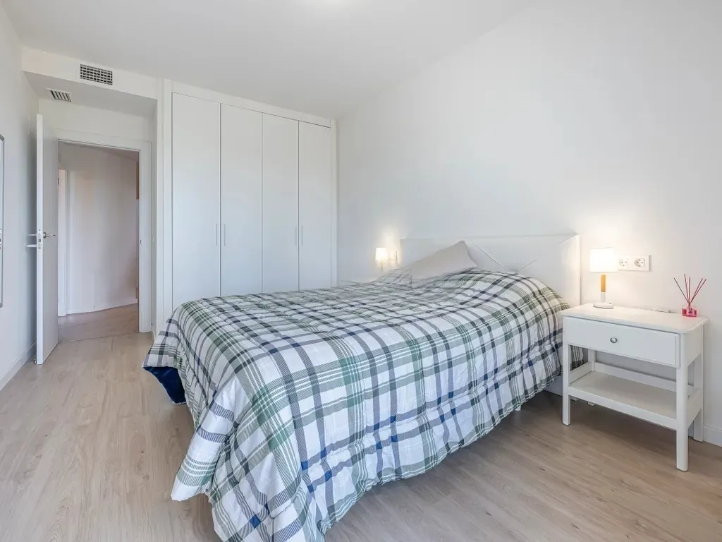 Amplio apartamento en La Campana, Nueva Andalucía con vistas al mar!