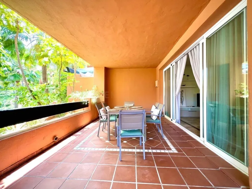 Apartamento Elegante en Alminar de Marbella, Nueva Andalucía