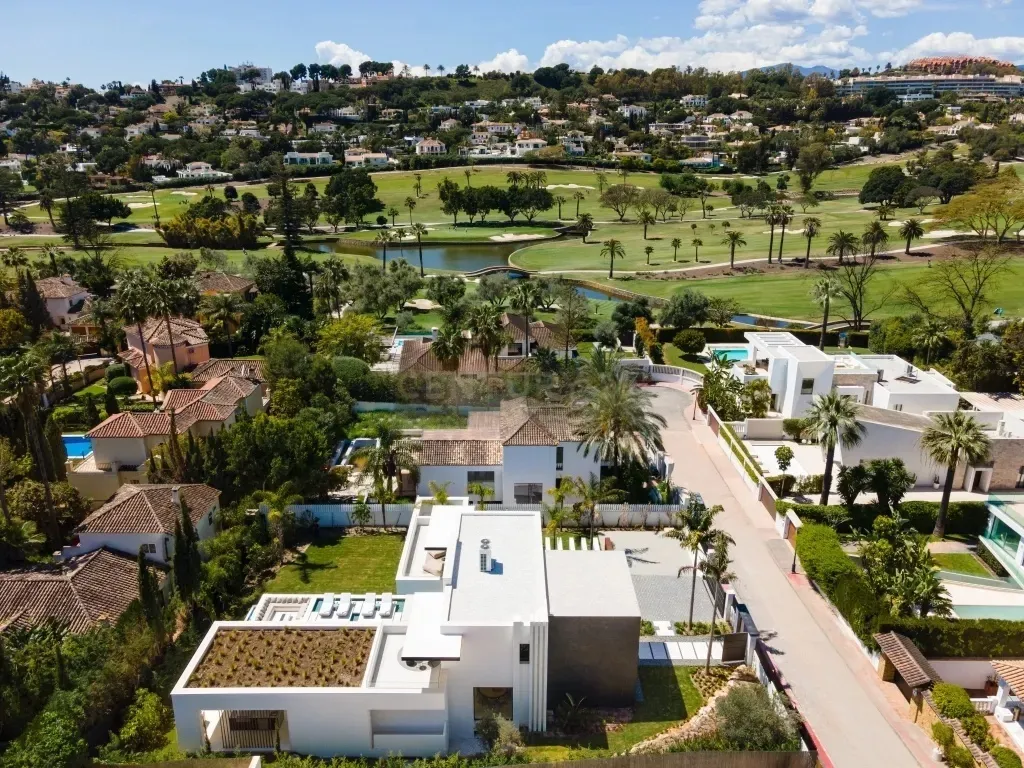 Villa Sirius – Refugio moderno de lujo en Las Brisas, Nueva Andalucía