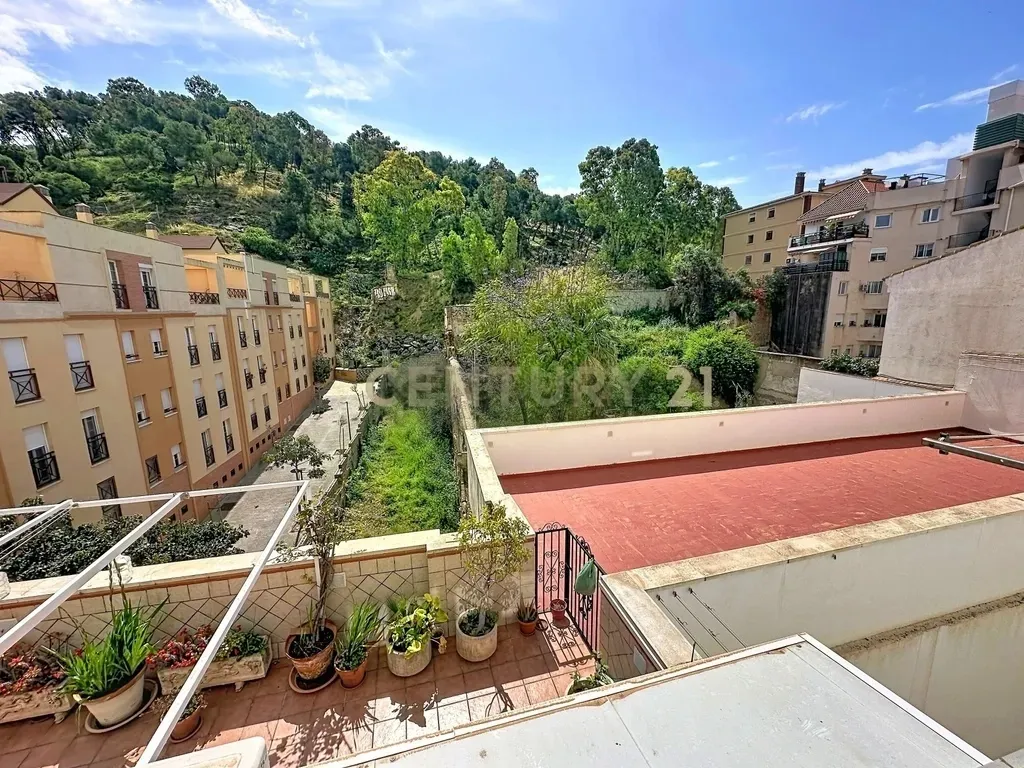 Spectacular 142 m2 3 Bedroom Apartment on Victoria Street
