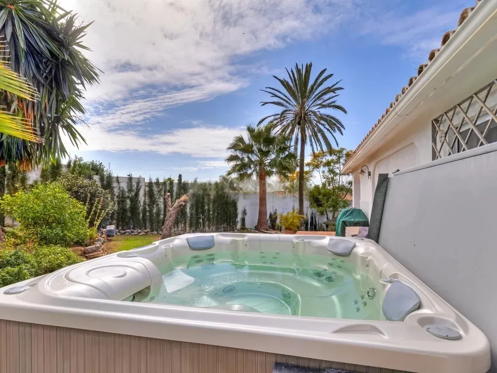 Impresionante Villa Independiente de 5 Dormitorios en San Pedro de Alcántara, Marbella