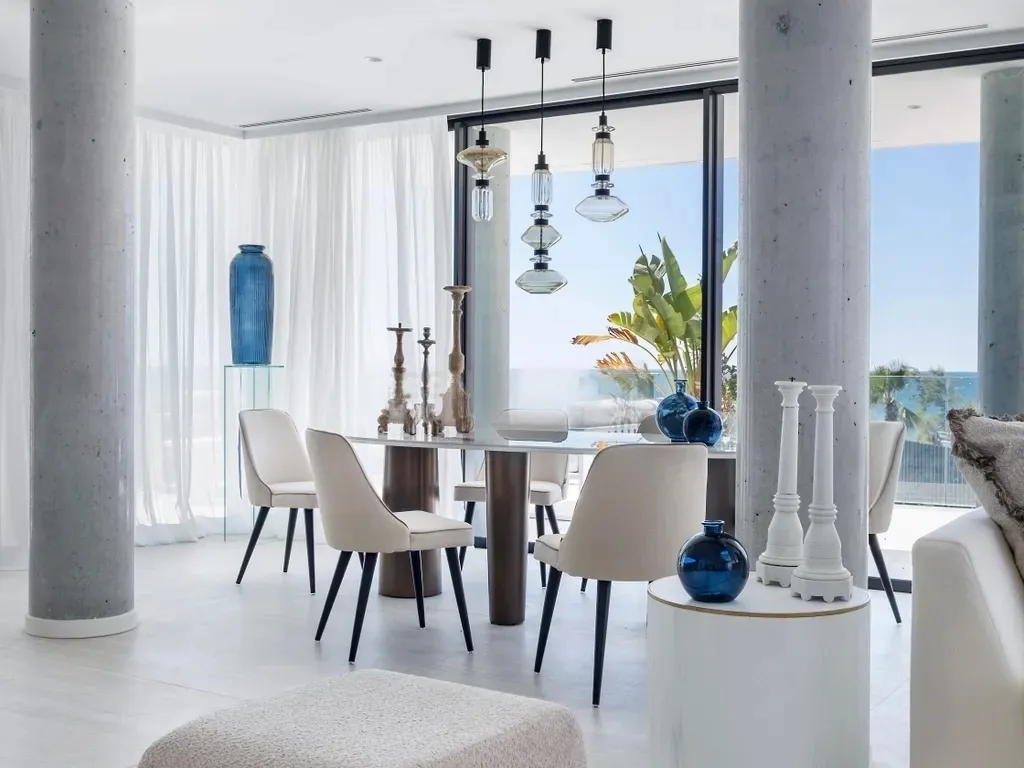 Vivienda de Lujo de 3 Dormitorios en Primera Línea de Mar – Estepona