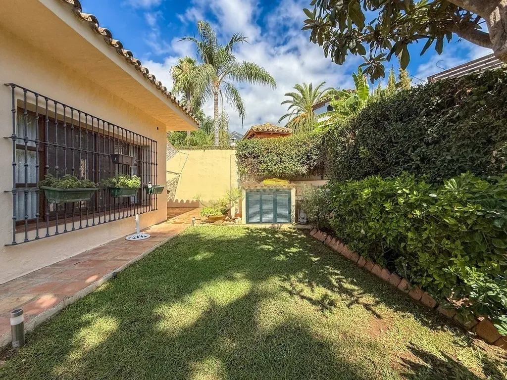 Encantadora Finca Andaluza con Elegancia Atemporal y Carácter Auténtico