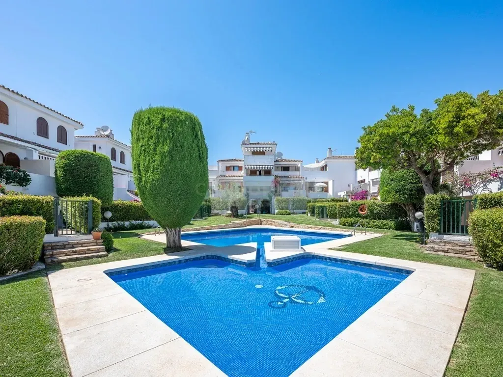 Encantadora casa adosada en Estepona a 100m de la playa