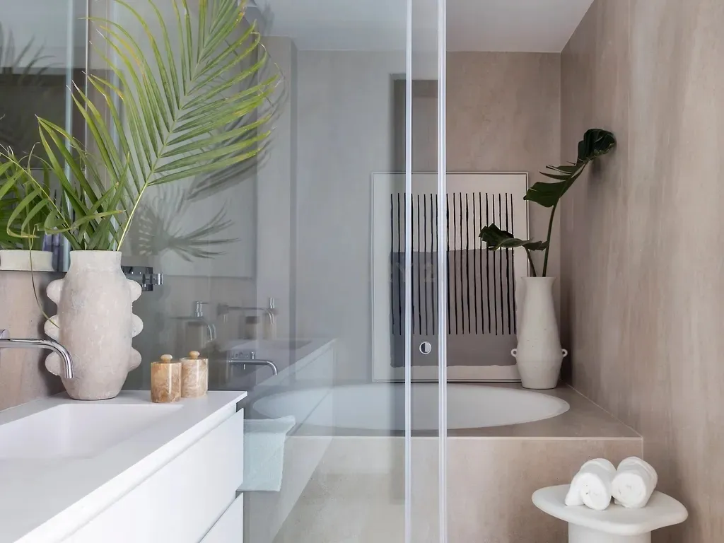 Vivienda de Lujo de 3 Dormitorios en Primera Línea de Mar – Estepona