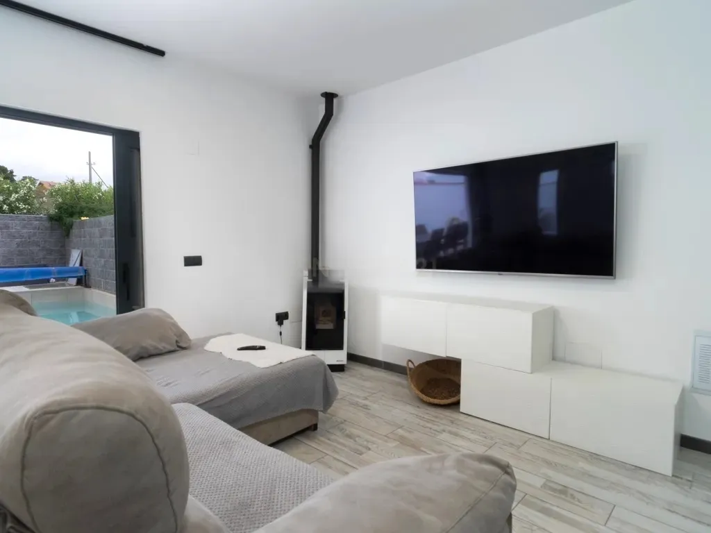Bright villa with private pool and large spaces to enjoy with the family.