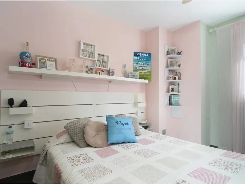 Casa de 4 dormitorios con altillo de 56 m², terraza privada y excelente conexión en Campanillas