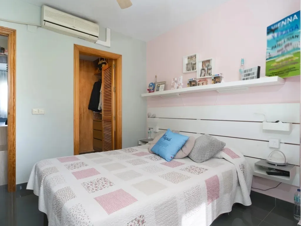 Casa de 4 dormitorios con altillo de 56 m², terraza privada y excelente conexión en Campanillas