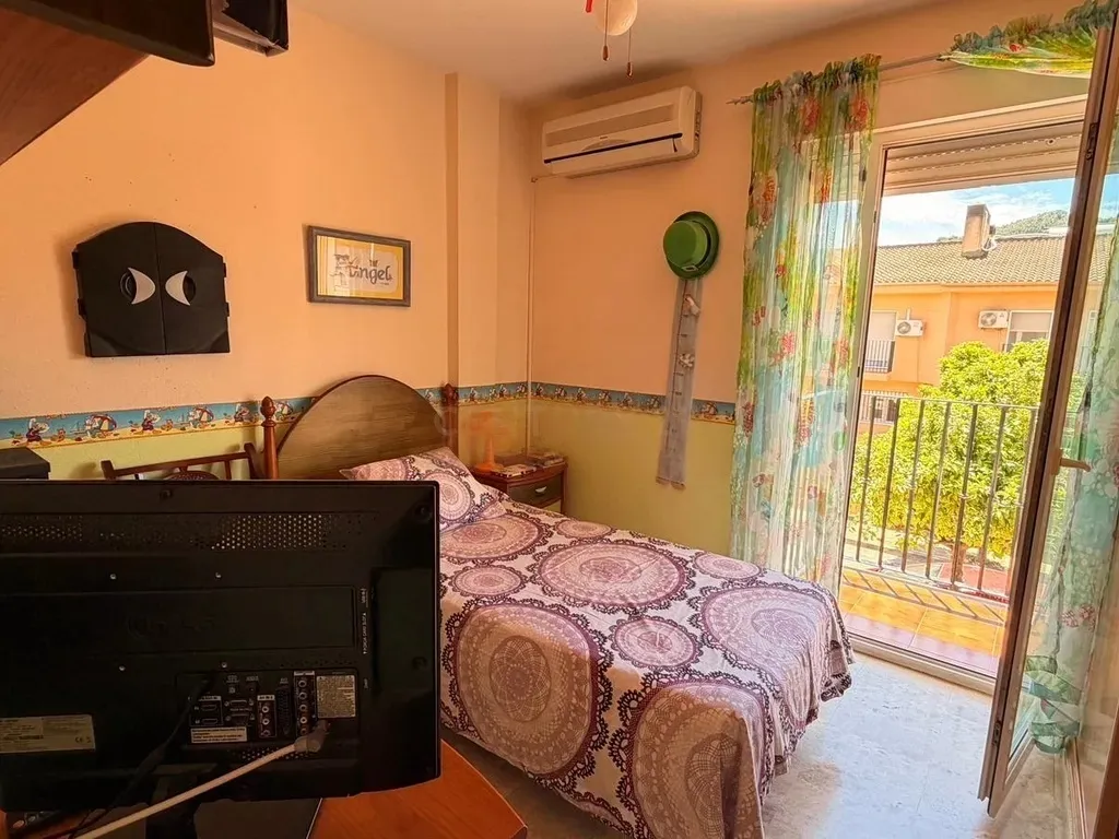 CHALET ADOSADO PREMIUM EN LOS ROSALES (CHURRIANA) – ¡LISTO PARA ENTRAR A VIVIR!