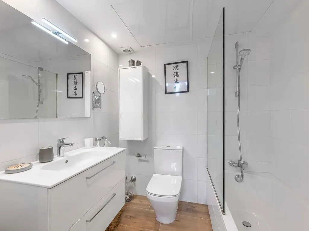 Elegante villa renovada con piscina privada y vistas abiertas al verde