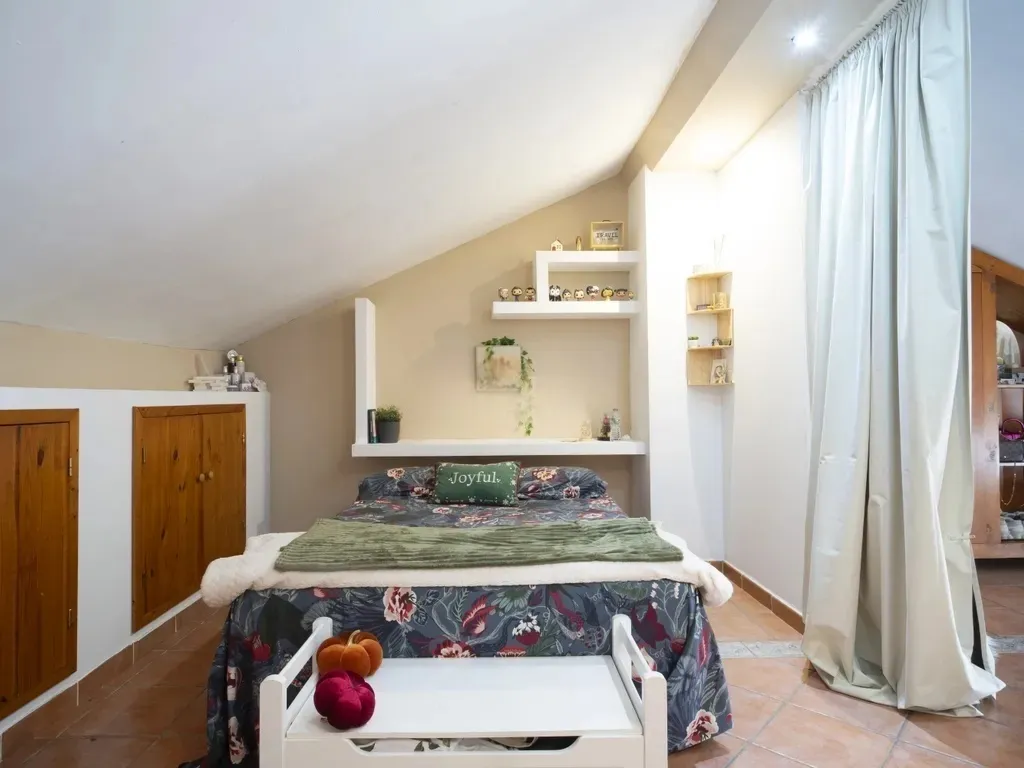 Casa de 4 dormitorios con altillo de 56 m², terraza privada y excelente conexión en Campanillas