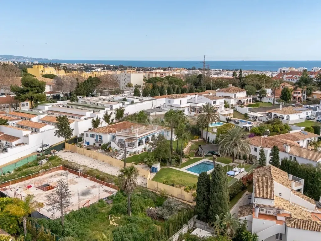 Impresionante Villa Independiente de 5 Dormitorios en San Pedro de Alcántara, Marbella