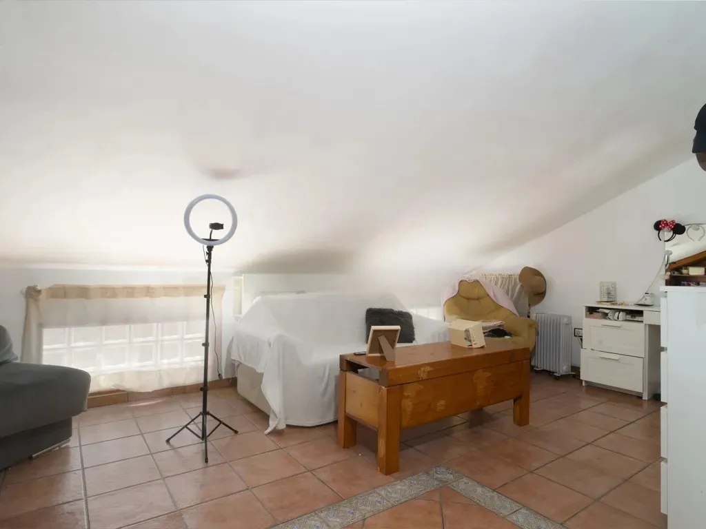 Casa de 4 dormitorios con altillo de 56 m², terraza privada y excelente conexión en Campanillas