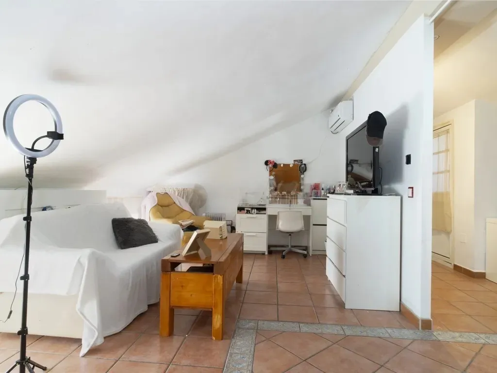Casa de 4 dormitorios con altillo de 56 m², terraza privada y excelente conexión en Campanillas
