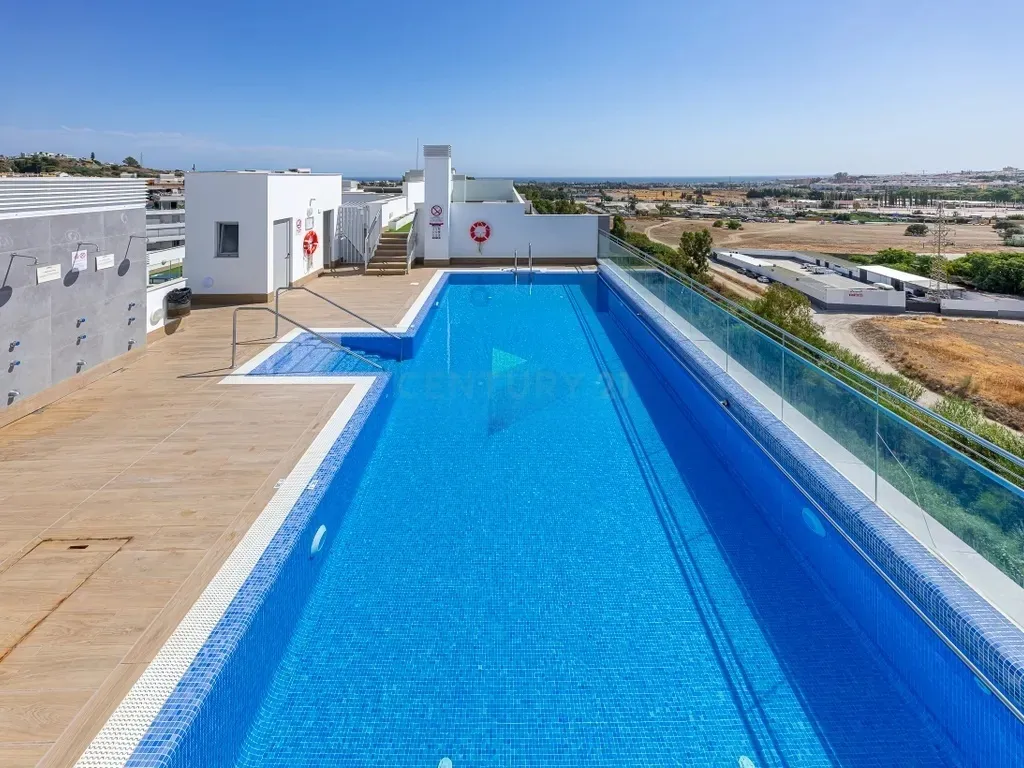 Amplio apartamento en La Campana, Nueva Andalucía con vistas al mar!