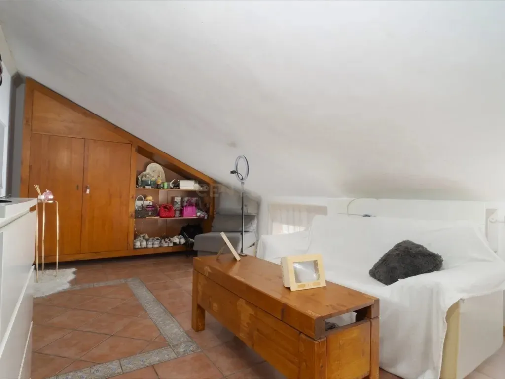 Casa de 4 dormitorios con altillo de 56 m², terraza privada y excelente conexión en Campanillas