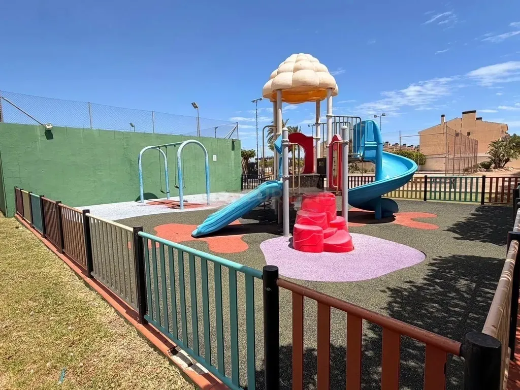CHALET ADOSADO PREMIUM EN LOS ROSALES (CHURRIANA) – ¡LISTO PARA ENTRAR A VIVIR!