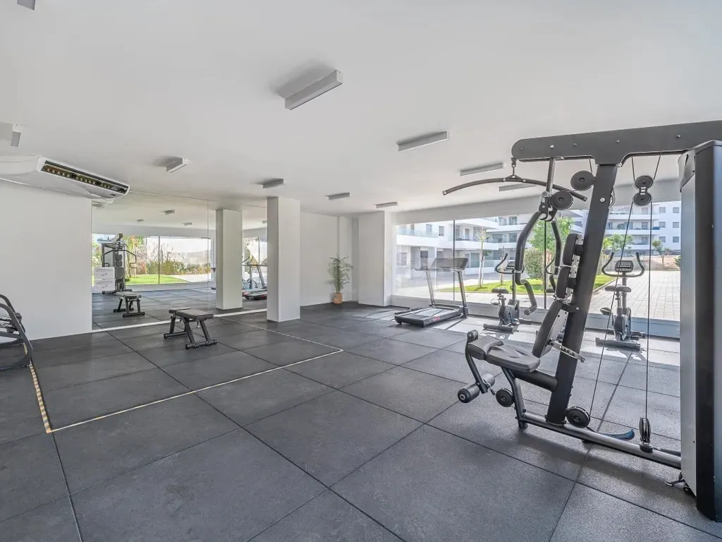 Amplio apartamento en La Campana, Nueva Andalucía con vistas al mar!